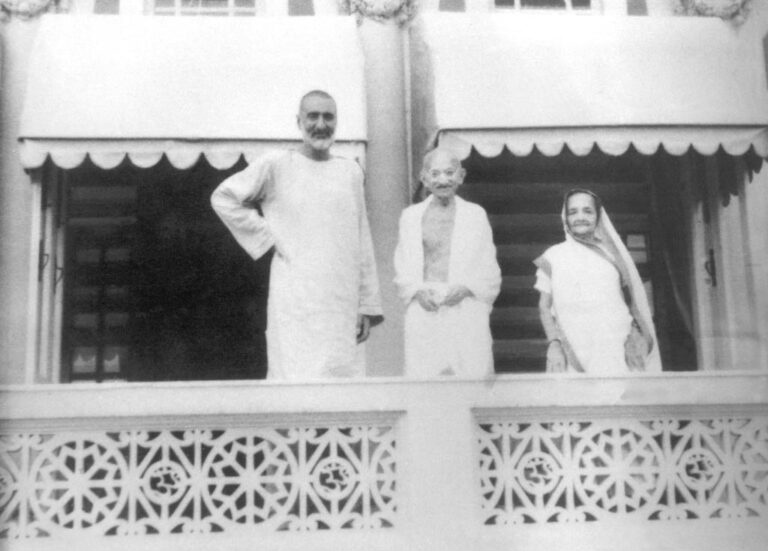 Gandhi_and_Abdul_Gaffa_Khan